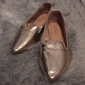 Rose gold flats 😍